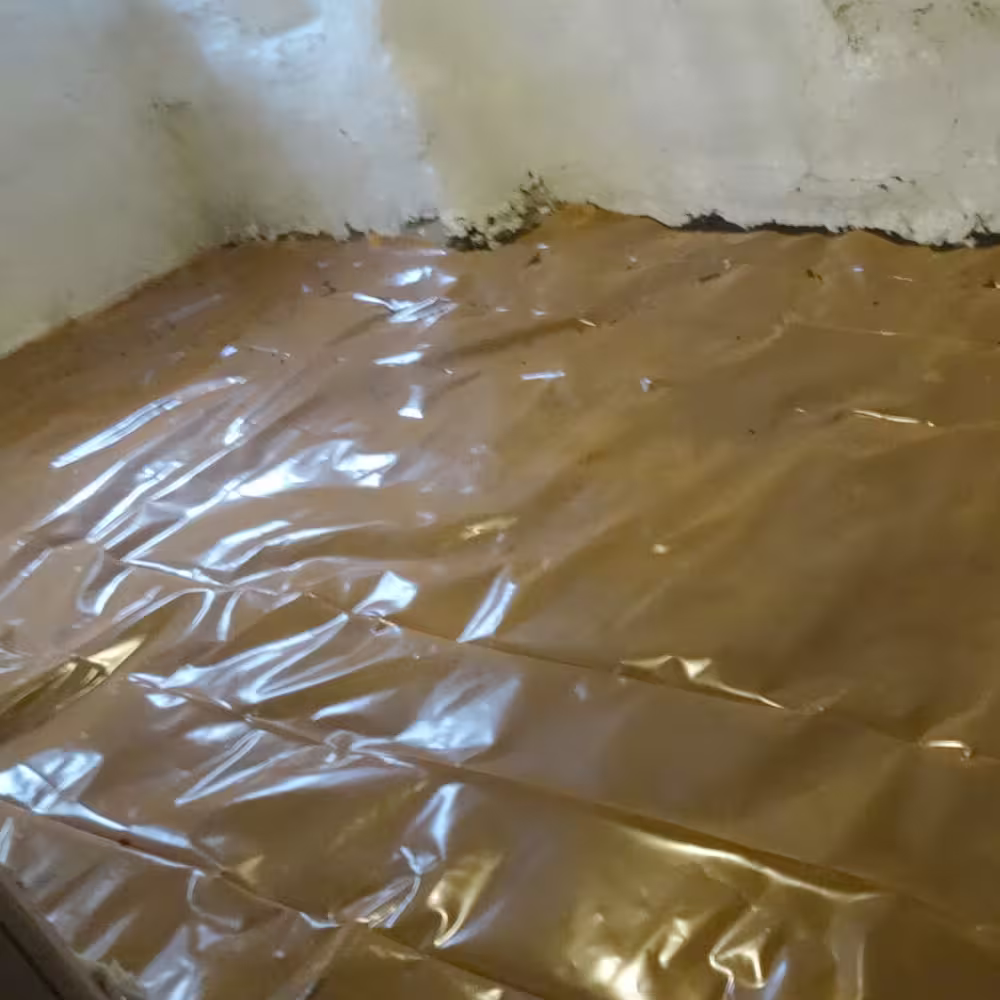 Helaas ging er hierna plastic PE folie op, omdat in deze kamer enorm enórm veel water naar boven komt. Uiteindelijk stroomt het water wel af naar een andere plek, maar deze super waterdichte PE folie houdt dus echt 100% alle water tegen. Helaas ging er hierna plastic PE folie op, omdat in deze kamer enorm enórm veel water naar boven komt. Uiteindelijk stroomt het water wel af naar een andere plek, maar deze super waterdichte PE folie houdt dus echt 100% alle water tegen.